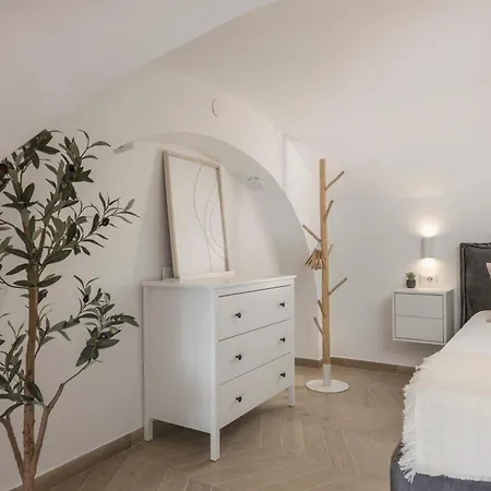 Apartment Stilvoll Im Herzen Der Stadt - Casuzza Grimaldi
