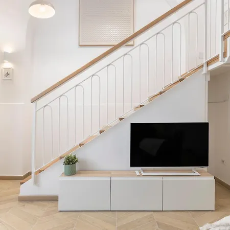 Apartment Stilvoll Im Herzen Der Stadt - Casuzza Grimaldi