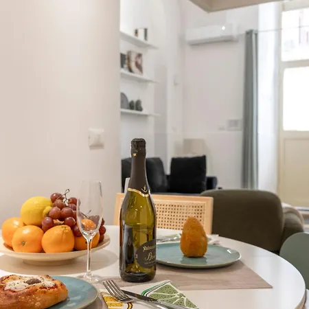 Stilvoll Im Herzen Der Stadt - Casuzza Grimaldi Apartment