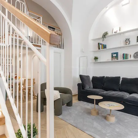 Apartment Stilvoll Im Herzen Der Stadt - Casuzza Grimaldi