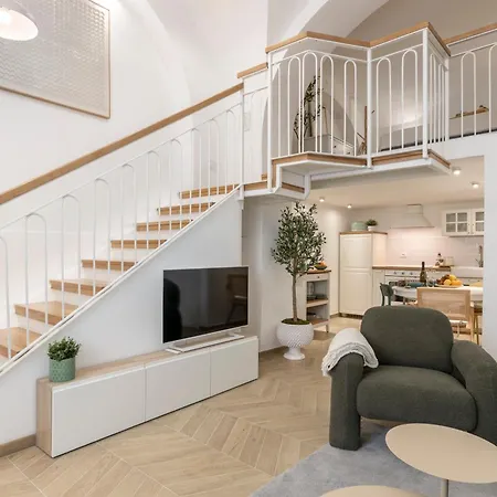 Stilvoll Im Herzen Der Stadt - Casuzza Grimaldi Apartment