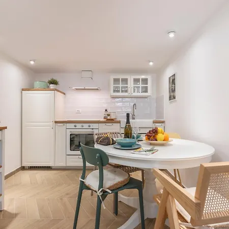Stilvoll Im Herzen Der Stadt - Casuzza Grimaldi Apartment *